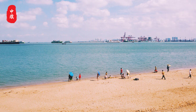 夏天海灘是小朋友們換了的場所 夏天海灘是小朋友們換了的場所