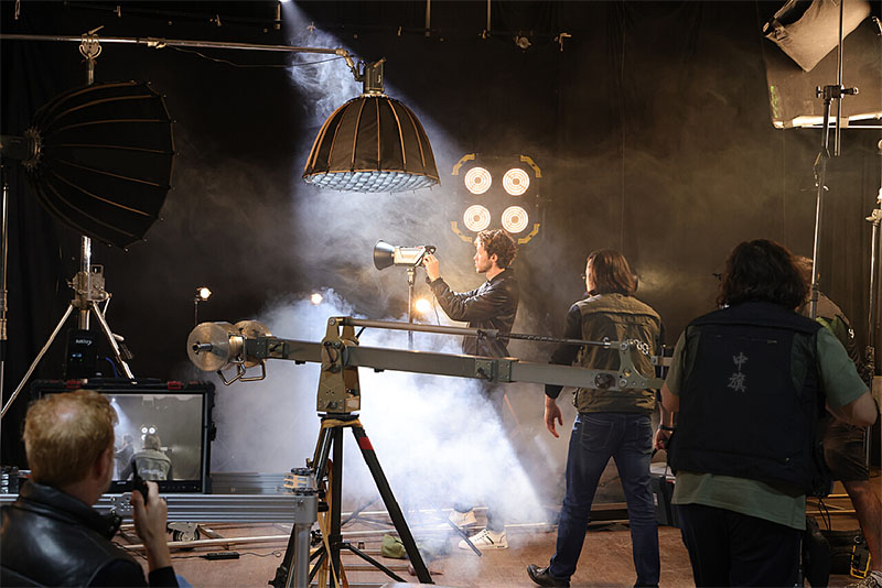 小旗去參觀了一組國外的電視劇拍攝現(xiàn)場.jpg 小旗去參觀了一組國外的電視劇拍攝現(xiàn)場.jpg