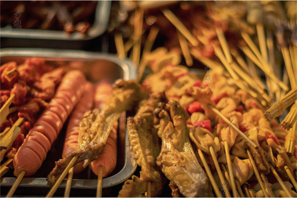 商業(yè)街里邊的炸串.jpg 商業(yè)街里邊的炸串.jpg