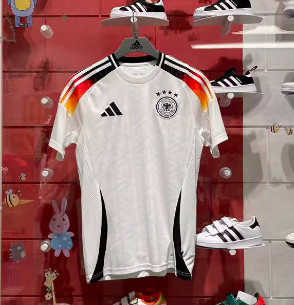 運(yùn)動(dòng)球衣.jpg 運(yùn)動(dòng)球衣.jpg