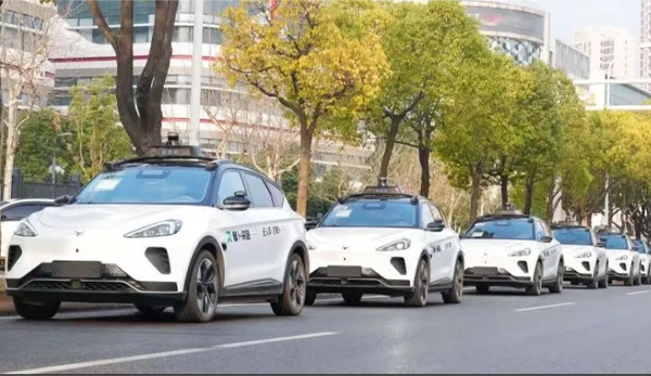 蘿卜快跑的車輛.jpg 蘿卜快跑的車輛.jpg