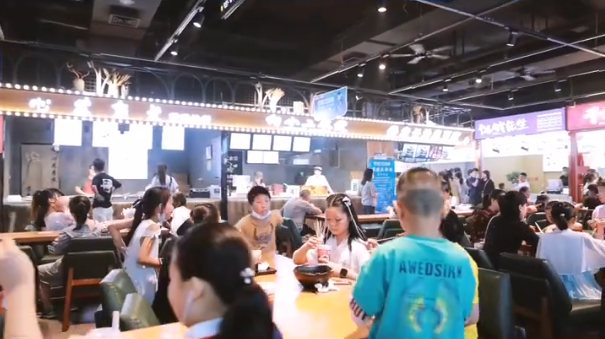 人氣非常多的美食城 人氣非常多的美食城