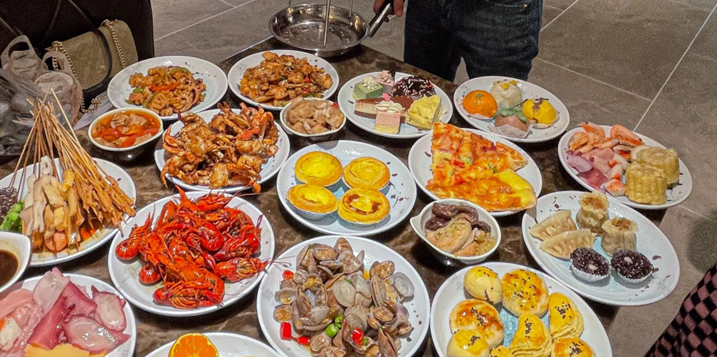 看這一桌子的美食，人均不到100