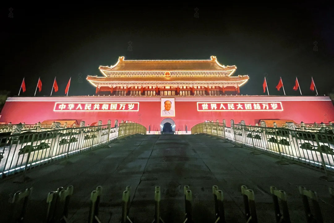 夜晚的天安門廣場(chǎng)，燈火輝煌