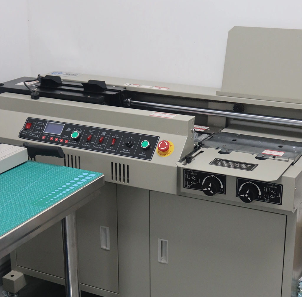 這個機(jī)器是昨天下午剛到的