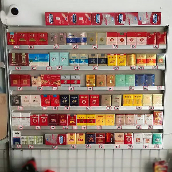 店里的香煙展柜 店里的香煙展柜