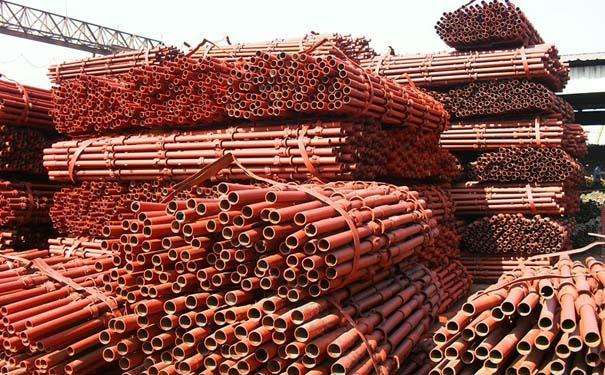 這種工地上的鋼管就屬于周轉(zhuǎn)材料可反復(fù)使用.jpg 這種工地上的鋼管就屬于周轉(zhuǎn)材料可反復(fù)使用.jpg