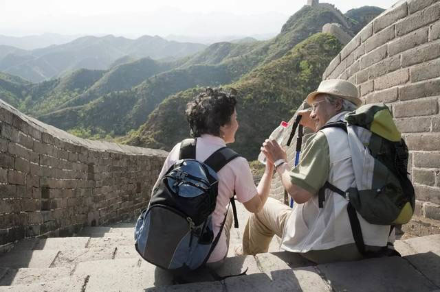 老年旅游服務(wù)現(xiàn)在也是非?；鸬?jpg