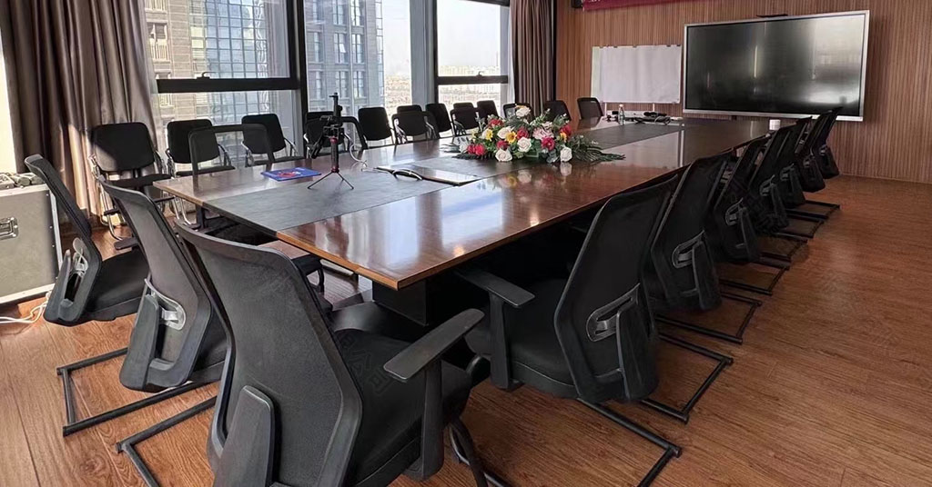 專門給稅務(wù)老師準(zhǔn)備的查賬辦公的會議室.jpg 專門給稅務(wù)老師準(zhǔn)備的查賬辦公的會議室.jpg