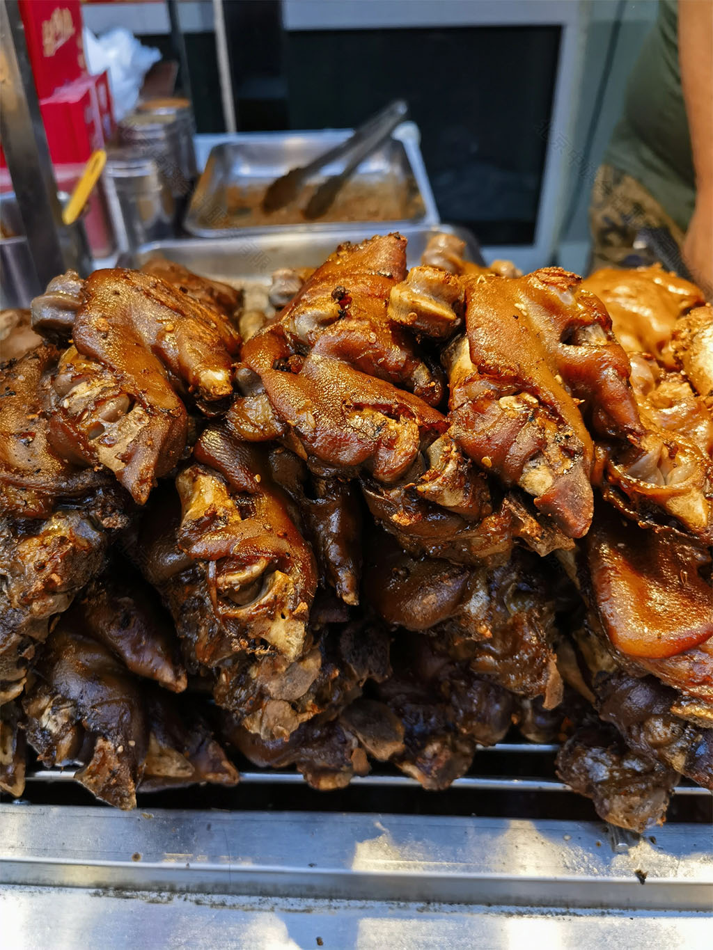 現(xiàn)在賣的烤豬蹄超級好吃，但是價格比較貴.jpg