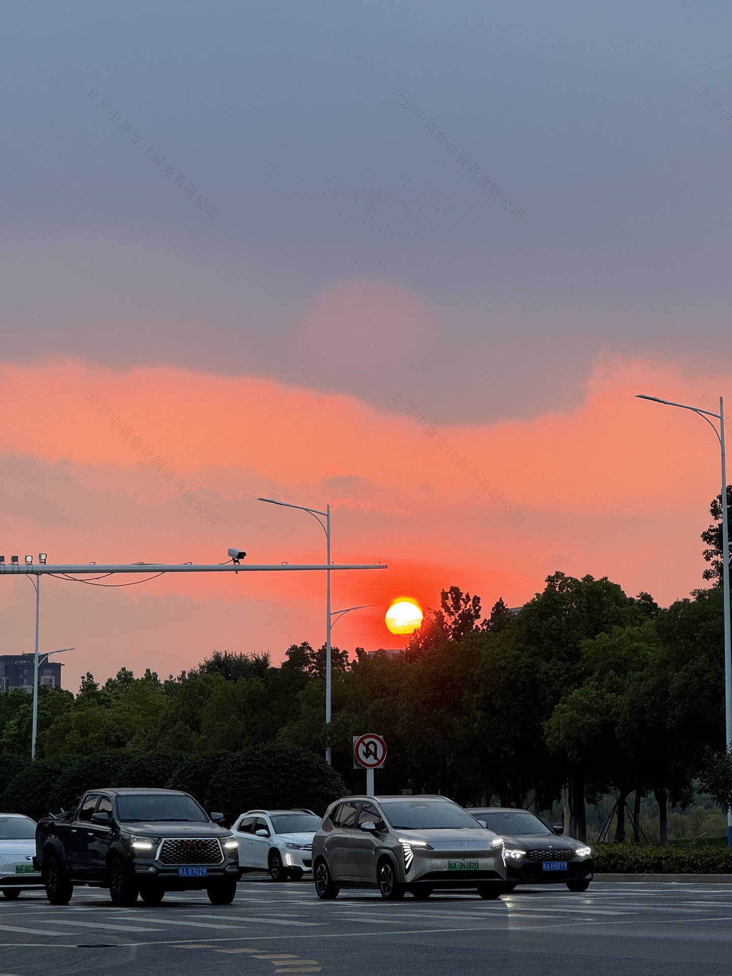 大學(xué)城附近的太陽.jpg 大學(xué)城附近的太陽.jpg