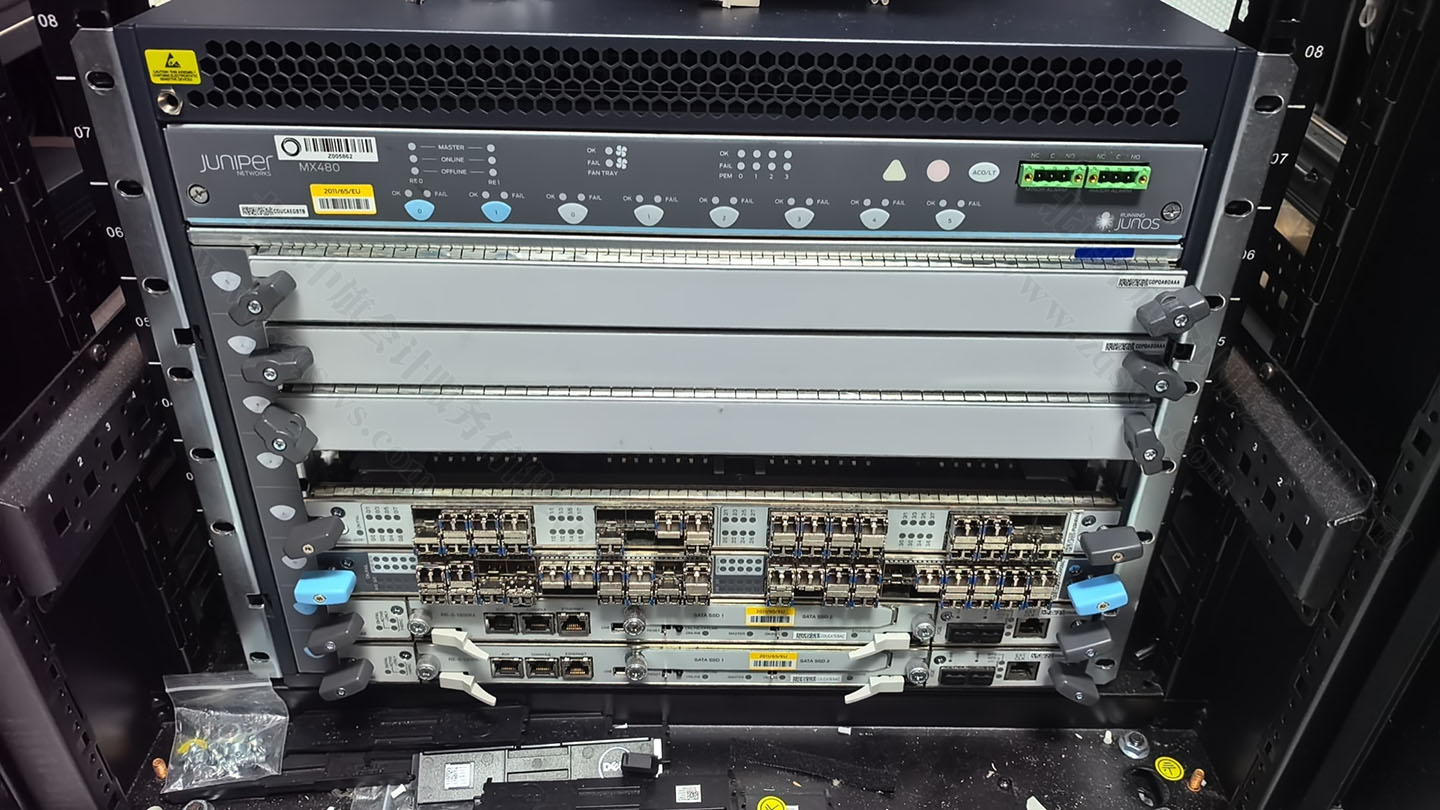 這是我們公司正在用的服務(wù)器.jpg 這是我們公司正在用的服務(wù)器.jpg