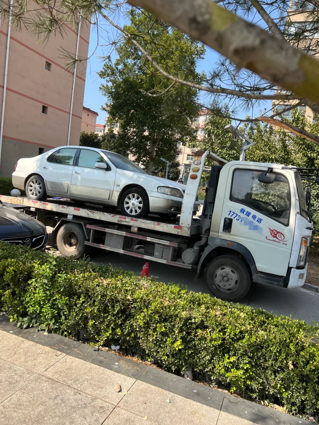 準(zhǔn)備拉去報(bào)廢的車.jpg 準(zhǔn)備拉去報(bào)廢的車.jpg