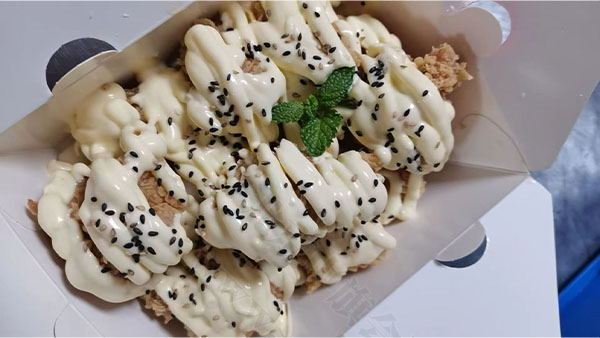 小張夫婦剛剛出爐的炸雞.jpg 小張夫婦剛剛出爐的炸雞.jpg