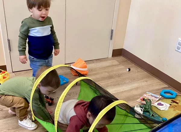 正在做游戲的小伙伴.png 正在做游戲的小伙伴.png