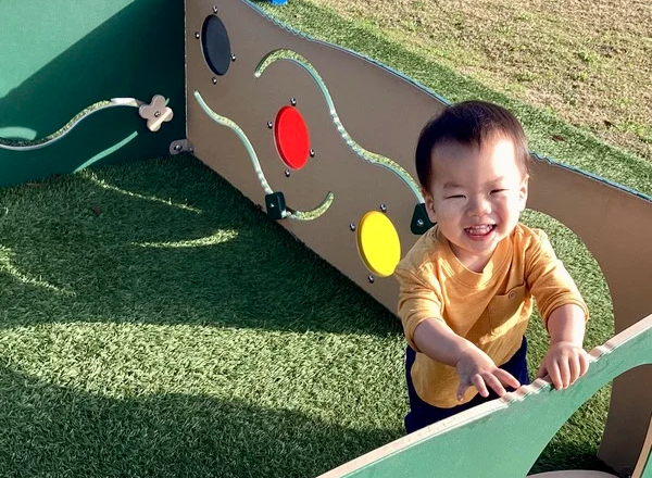 可愛的小朋友在玩游戲.png 可愛的小朋友在玩游戲.png