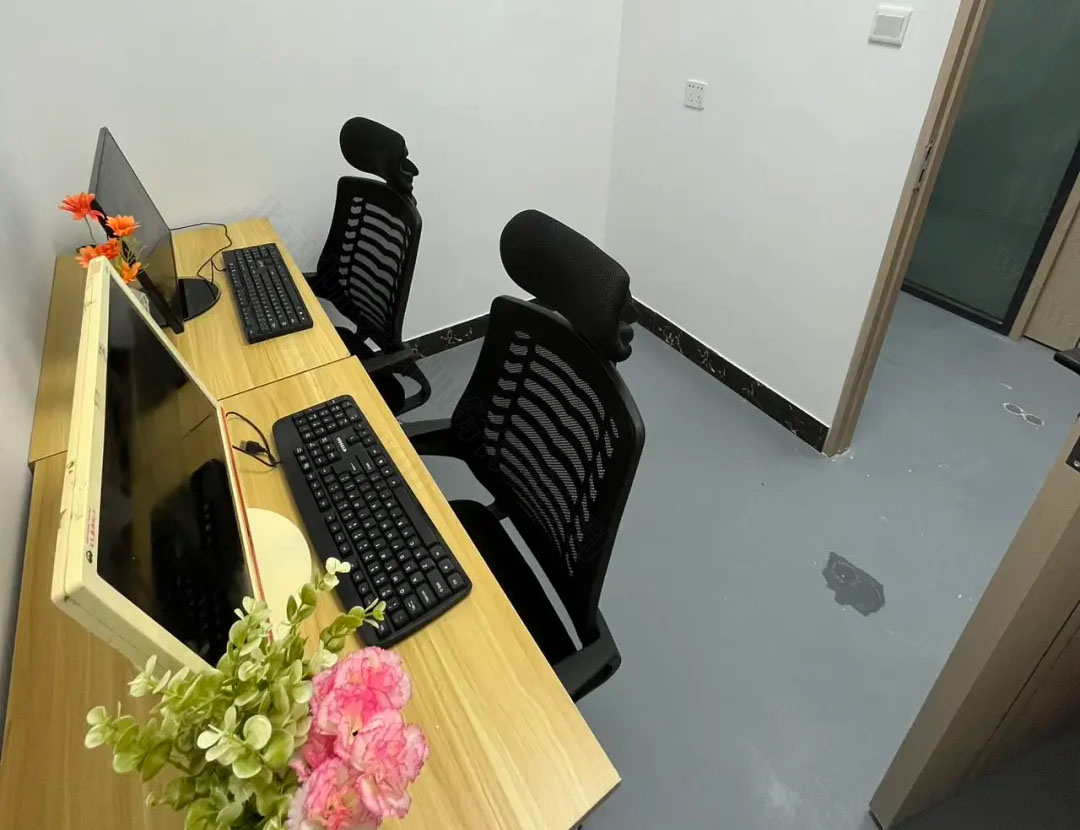 剛創(chuàng)業(yè)那會(huì)租用的辦公室就這么大.jpg 剛創(chuàng)業(yè)那會(huì)租用的辦公室就這么大.jpg