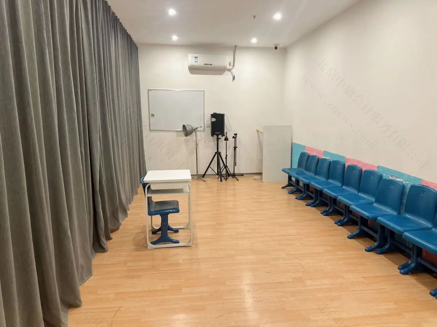 中旗會計對門開培訓(xùn)機(jī)構(gòu)的教師.jpg 中旗會計對門開培訓(xùn)機(jī)構(gòu)的教師.jpg