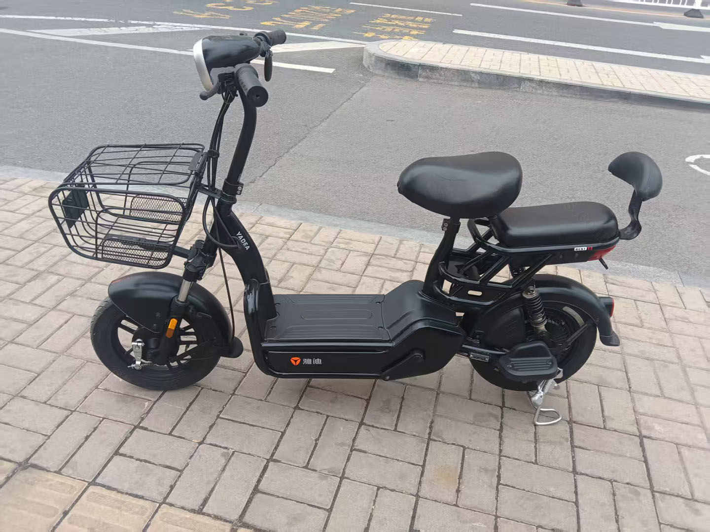 我家現(xiàn)在的電動(dòng)自行車.jpg 我家現(xiàn)在的電動(dòng)自行車.jpg