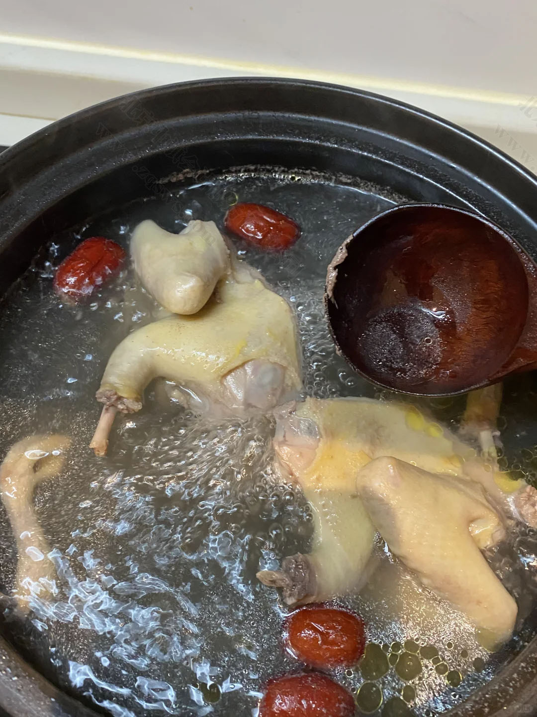 鴿子湯自己在家也能燉營養(yǎng)非常高.jpg 鴿子湯自己在家也能燉營養(yǎng)非常高.jpg