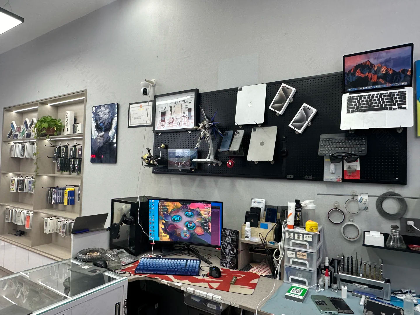 樓下新開的個人電子企業(yè)店.jpg 樓下新開的個人電子企業(yè)店.jpg