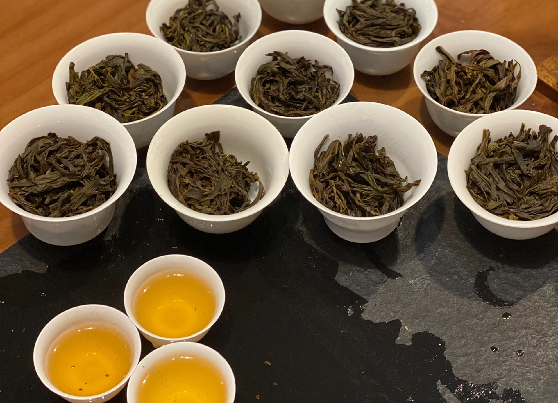 已經(jīng)泡過好幾手的茶葉了看著還是非常清澈的.jpg 已經(jīng)泡過好幾手的茶葉了看著還是非常清澈的.jpg