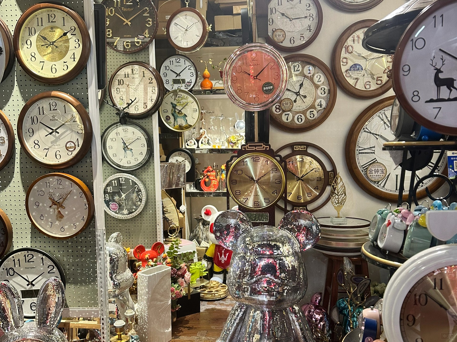 這是北京的一個(gè)大的鐘表館.jpg 這是北京的一個(gè)大的鐘表館.jpg