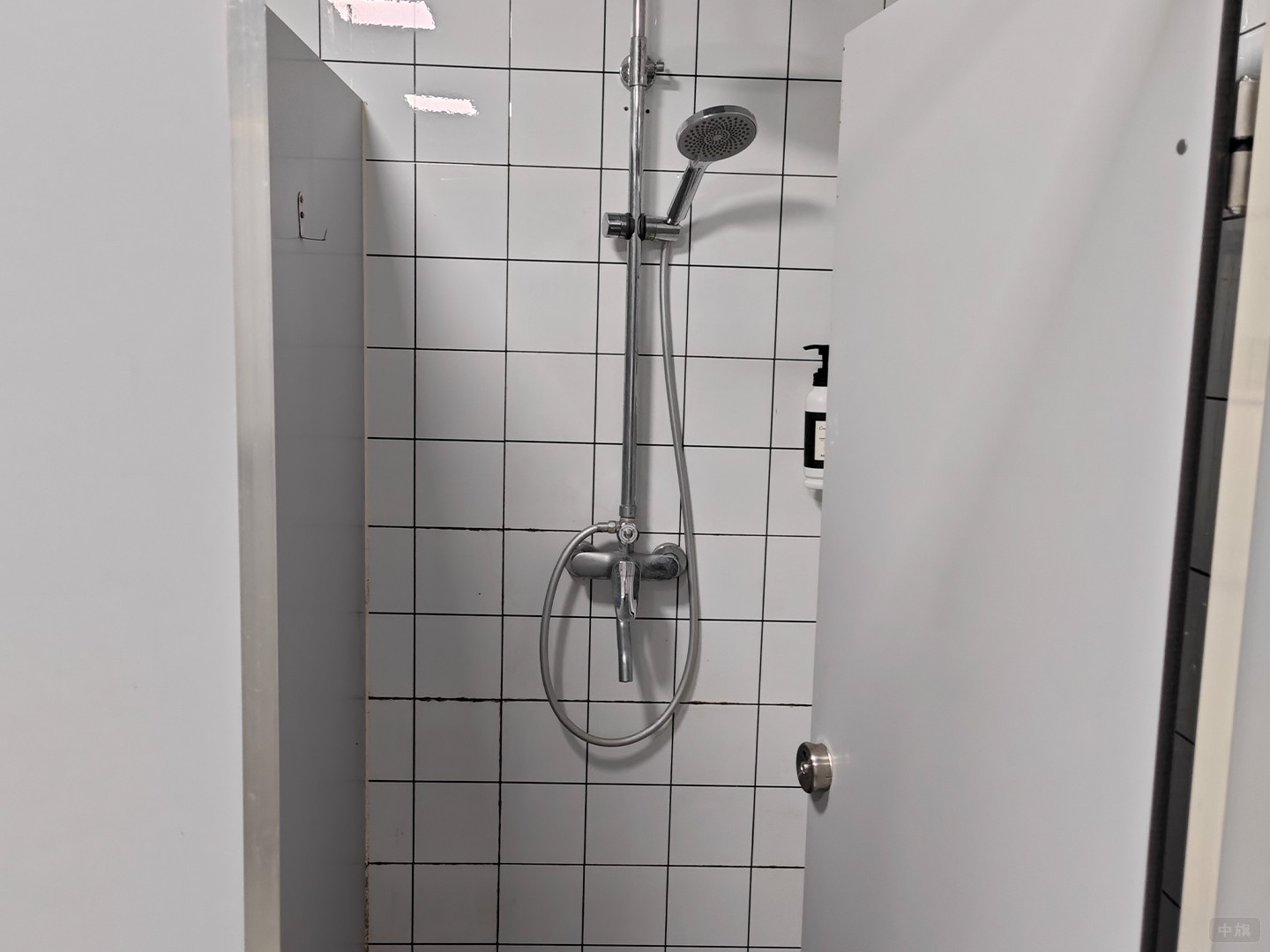 青年宿舍的洗澡間.jpg