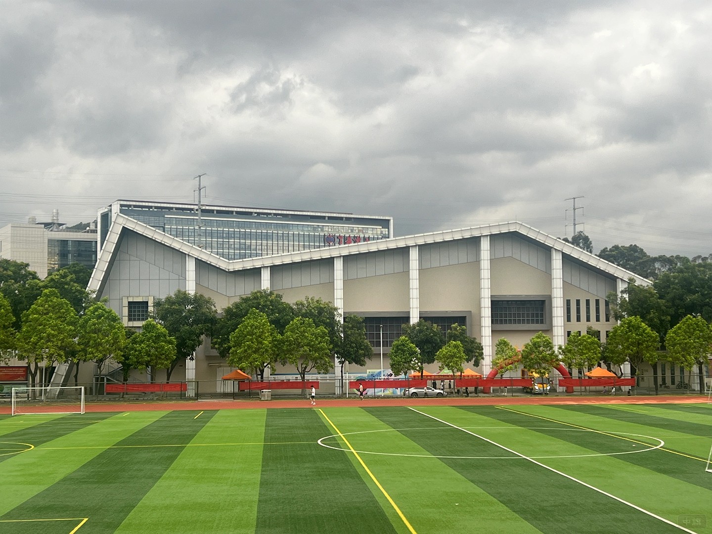 猜猜這是哪里的足球場.jpg 猜猜這是哪里的足球場.jpg