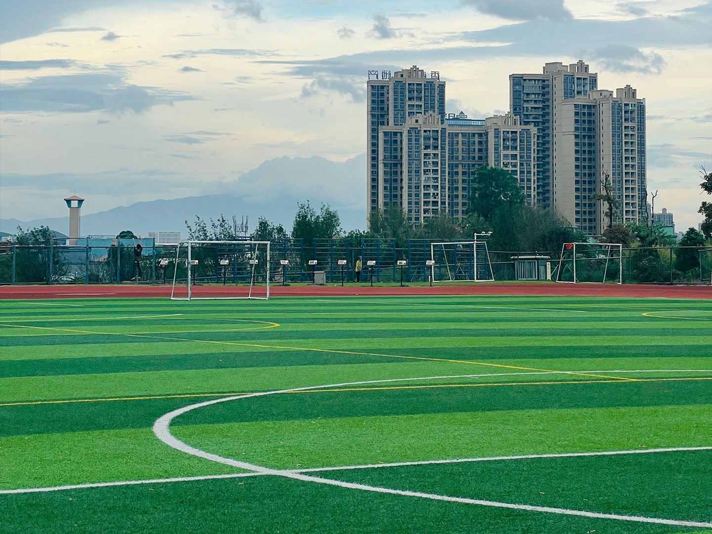 足球場.jpg 足球場.jpg