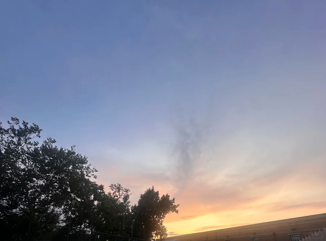 網(wǎng)球場(chǎng)的彩霞.jpg 網(wǎng)球場(chǎng)的彩霞.jpg