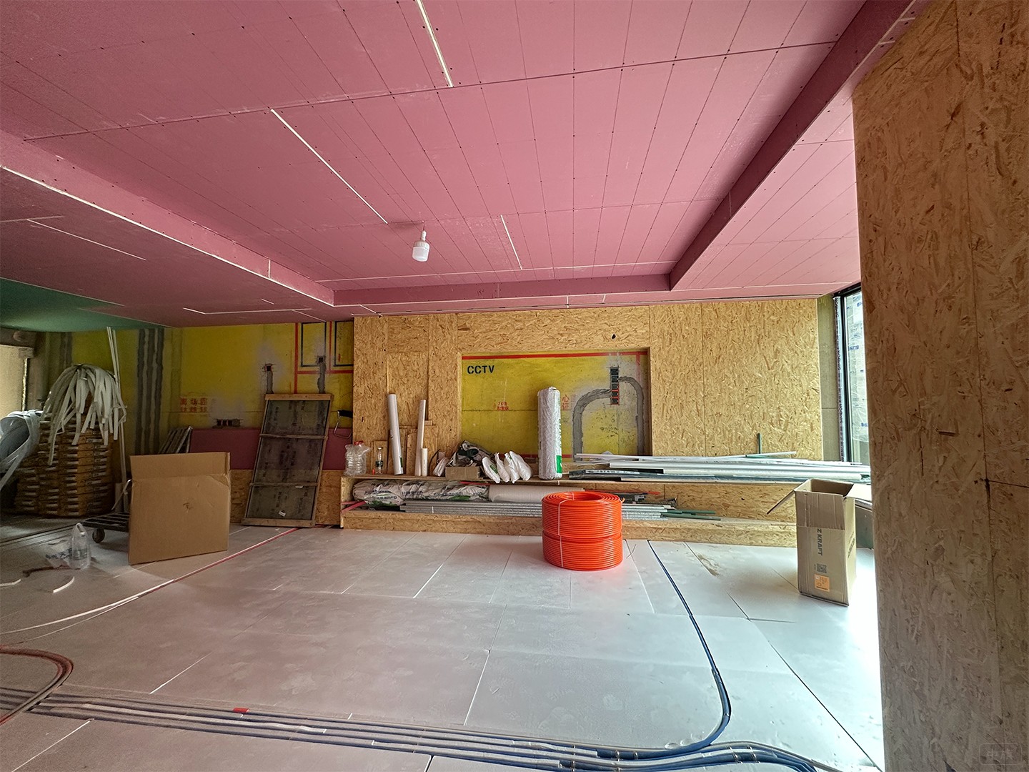 正在裝修的房間.jpg 正在裝修的房間.jpg