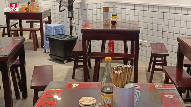 不在飯點，面館內(nèi)空無一人