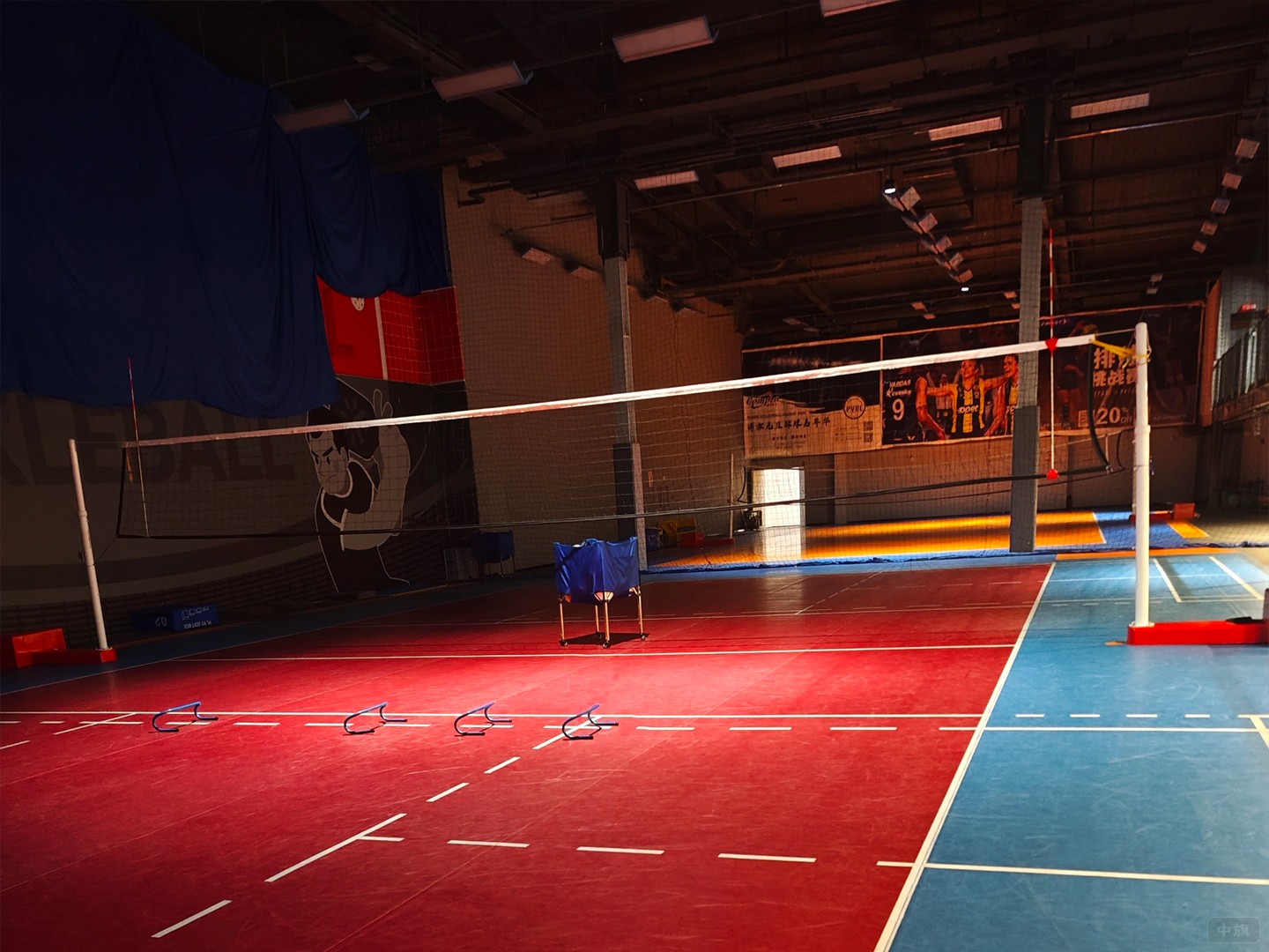 排球場館晚上正在檢查中 排球場館晚上正在檢查中