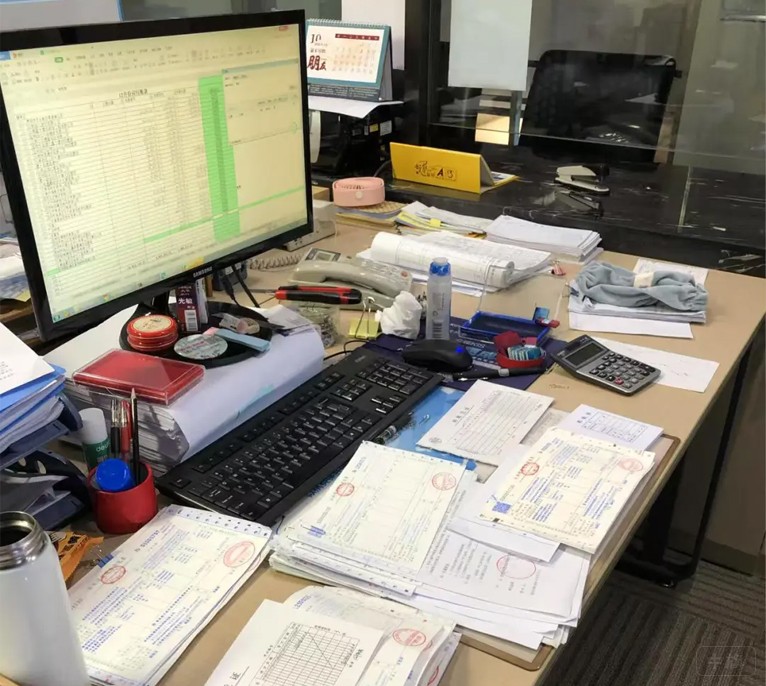 會計又是忙碌的一天 會計又是忙碌的一天