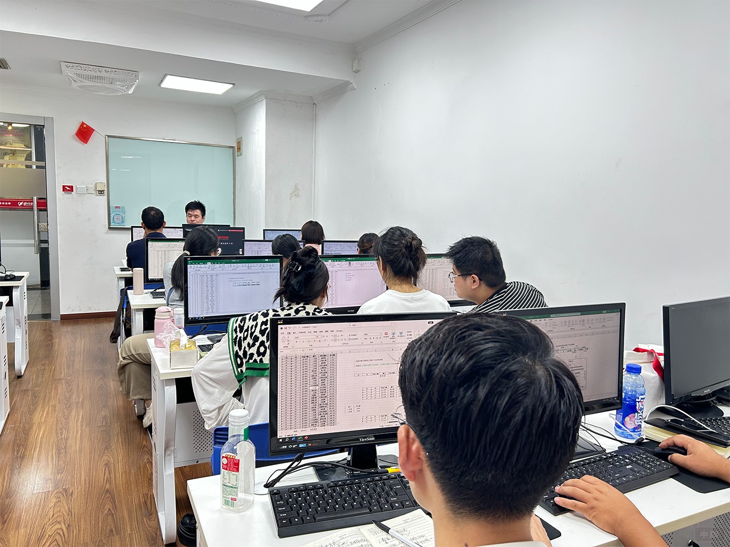 正在參加培訓(xùn)的孩子們 正在參加培訓(xùn)的孩子們