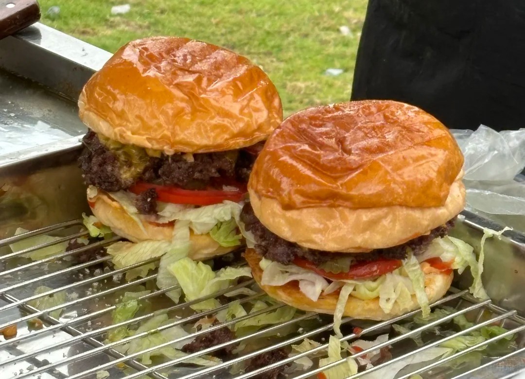 剛做出來(lái)的漢堡 剛做出來(lái)的漢堡