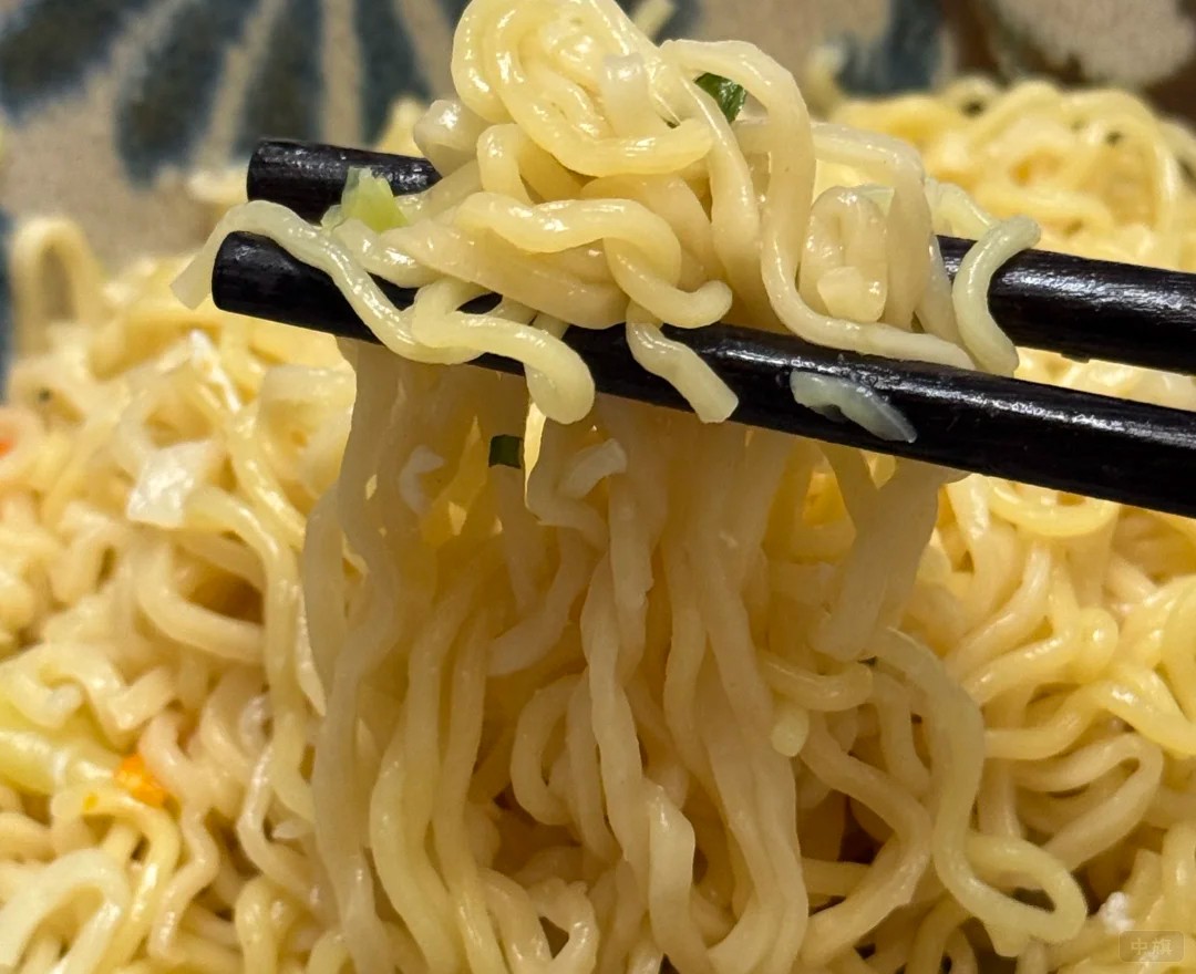 熱騰騰的方便面，看著有點小饞了