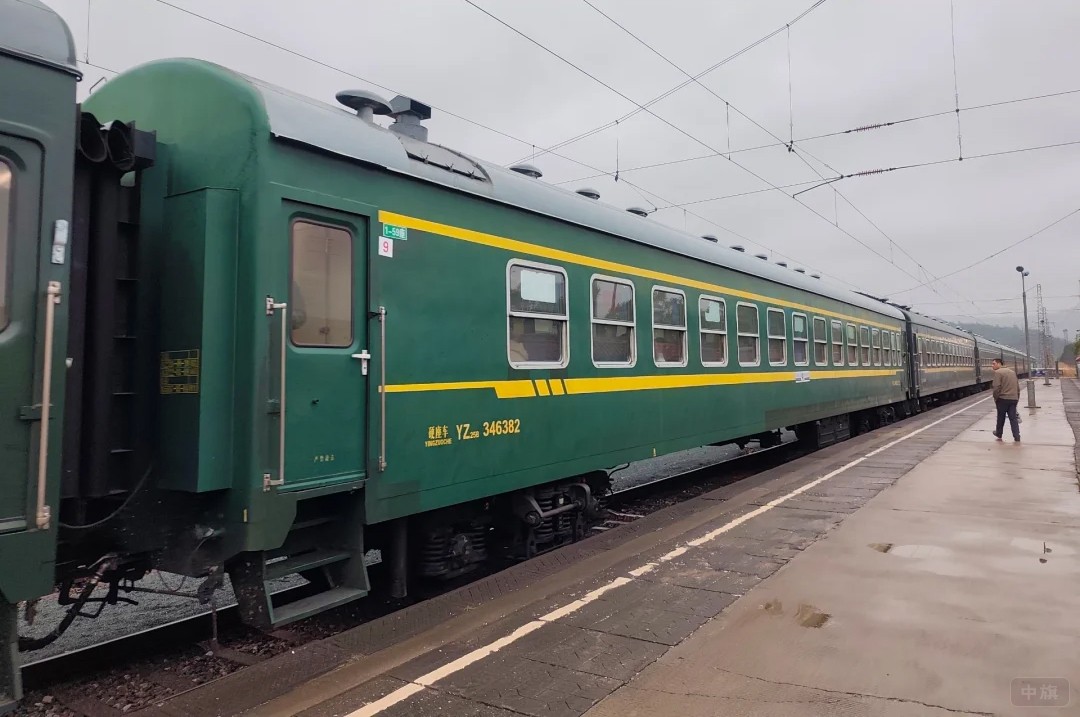 很久以前的綠皮火車