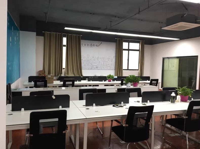 現(xiàn)在所謂的共享辦公室就是這個(gè)