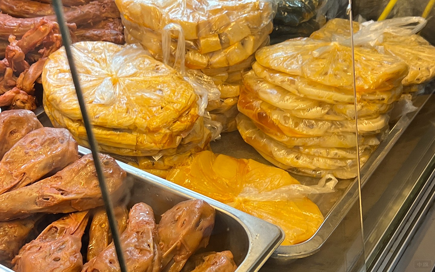 剛蒸出來(lái)的得涼皮 剛蒸出來(lái)的得涼皮