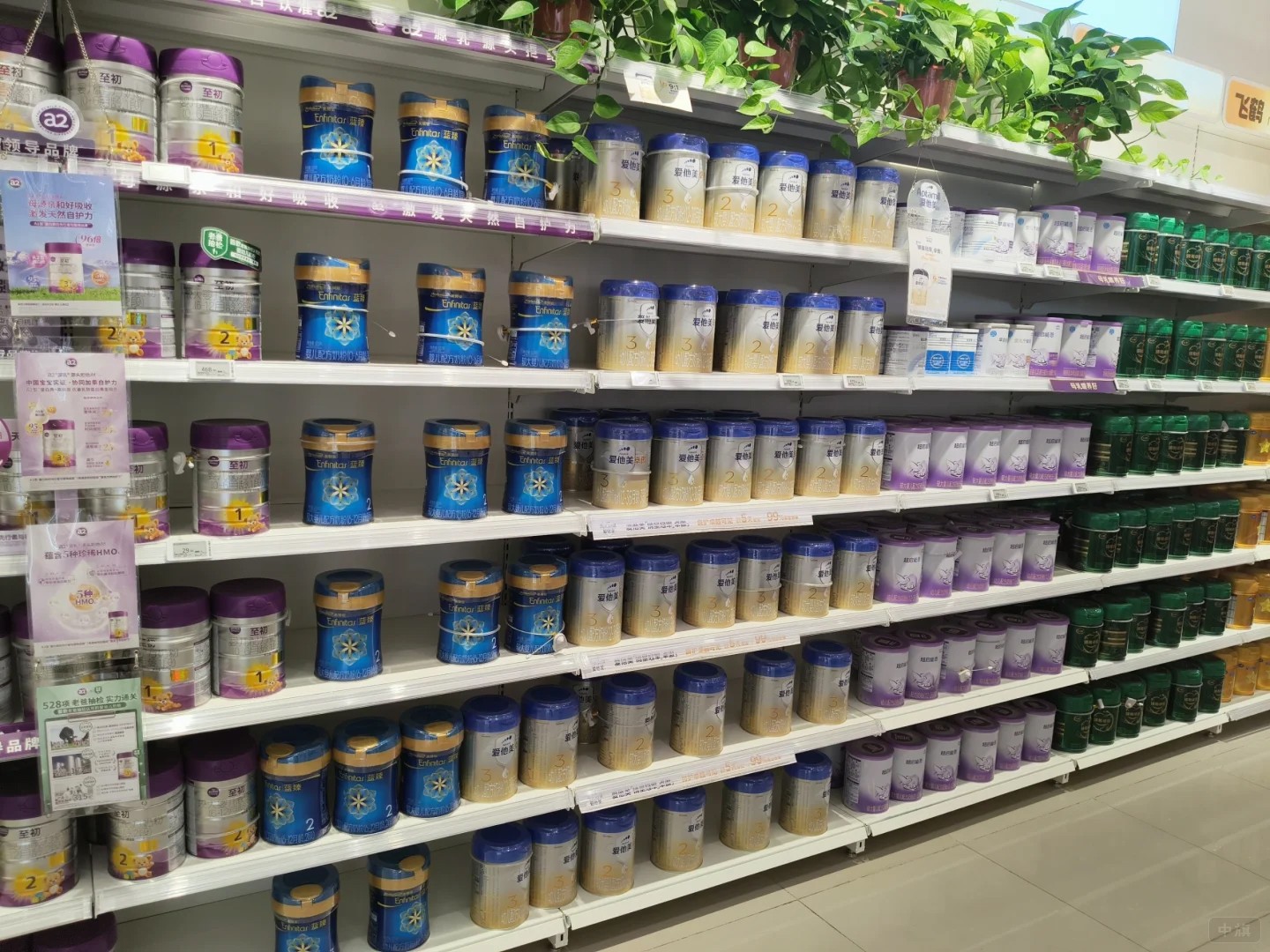 母嬰護(hù)理店也有賣(mài)進(jìn)口奶粉的 母嬰護(hù)理店也有賣(mài)進(jìn)口奶粉的