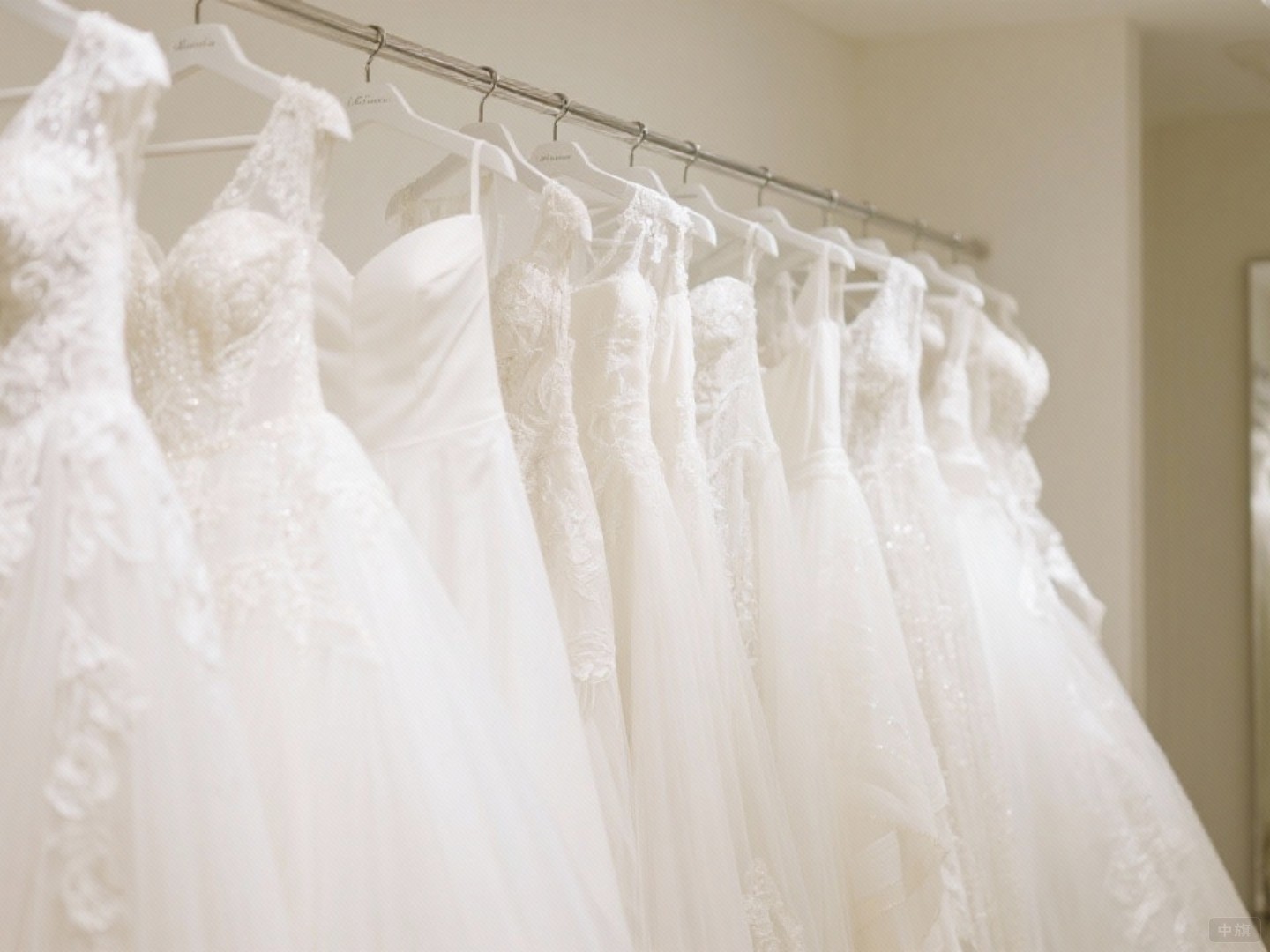各式各樣的婚紗