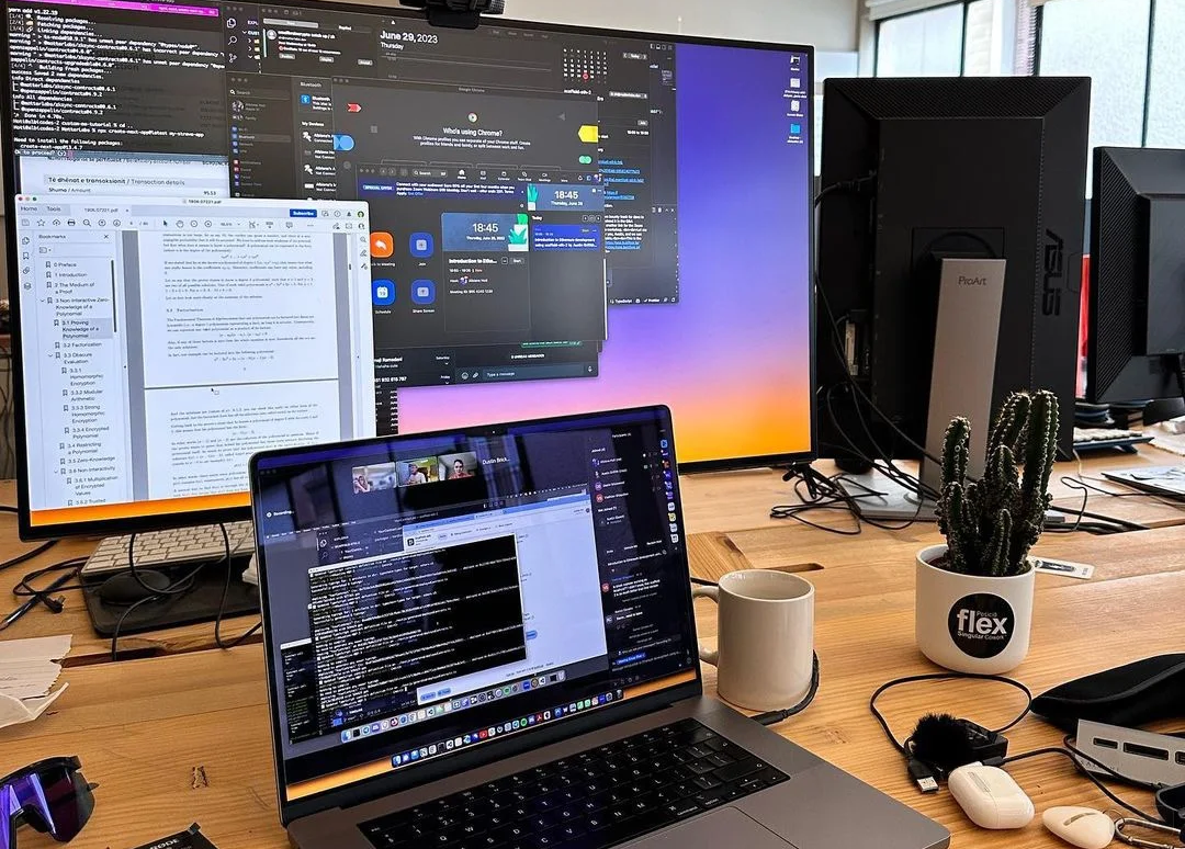 當(dāng)IT真的很費(fèi)錢(qián)啊，這些設(shè)備都要花錢(qián)買(mǎi)