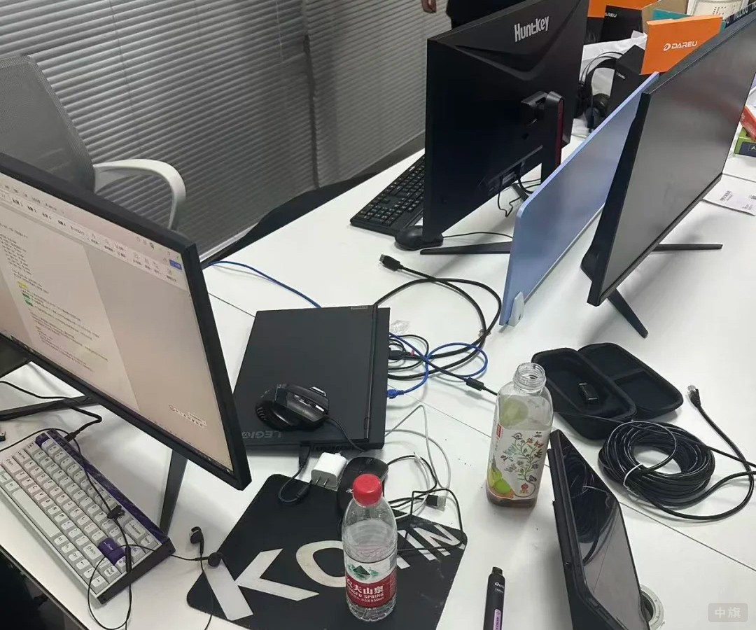 代練工作室籌備中，現(xiàn)在網(wǎng)絡(luò)都已經(jīng)接好了