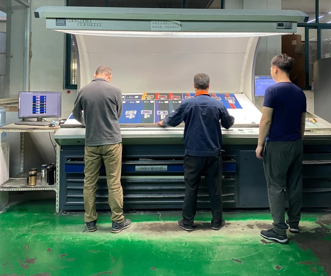 傳統(tǒng)印刷現(xiàn)場(chǎng)工作圖片 傳統(tǒng)印刷現(xiàn)場(chǎng)工作圖片