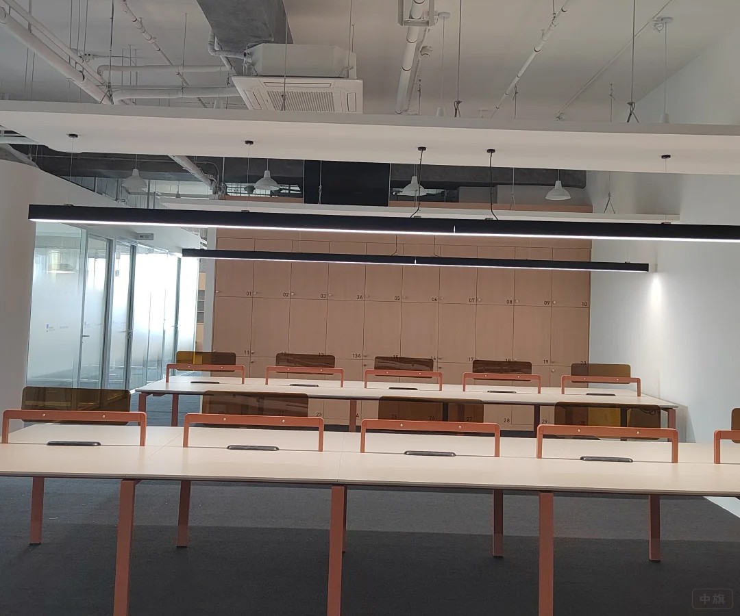 剛裝好的教育培訓(xùn)機(jī)構(gòu)，這里是上課的地方