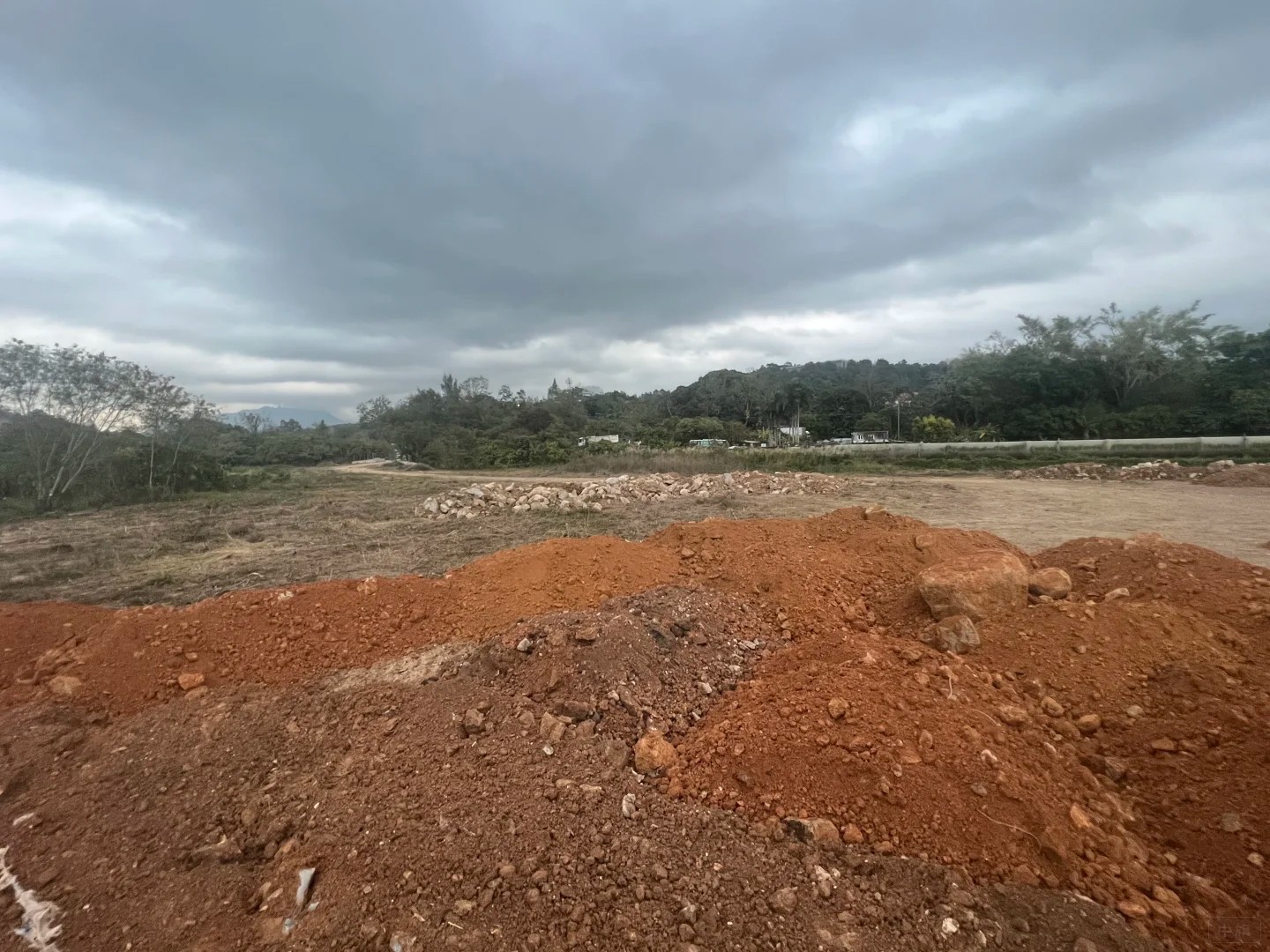 尚未開發(fā)的土地現(xiàn)在已經(jīng)閑置