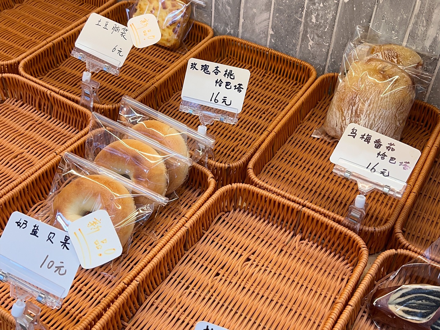 部分正在出售的面包價(jià)格